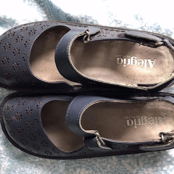 alegria sandals